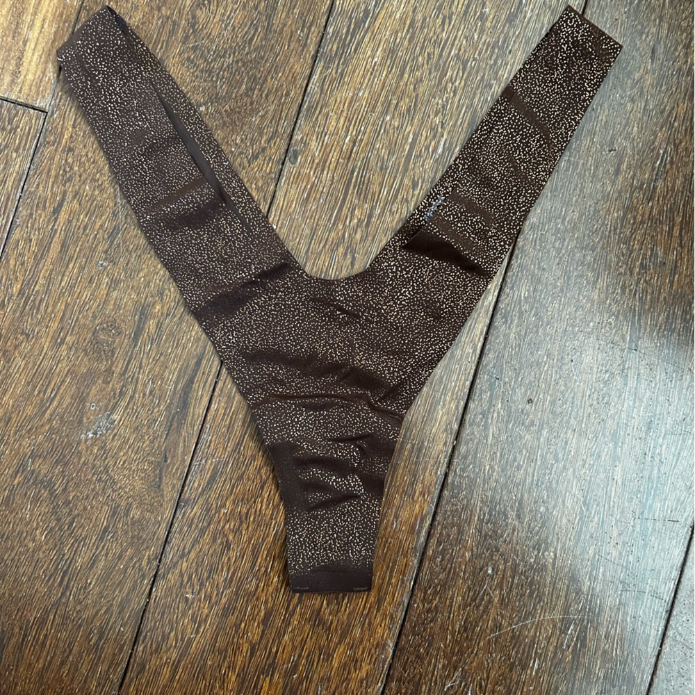skims high waisted thong
